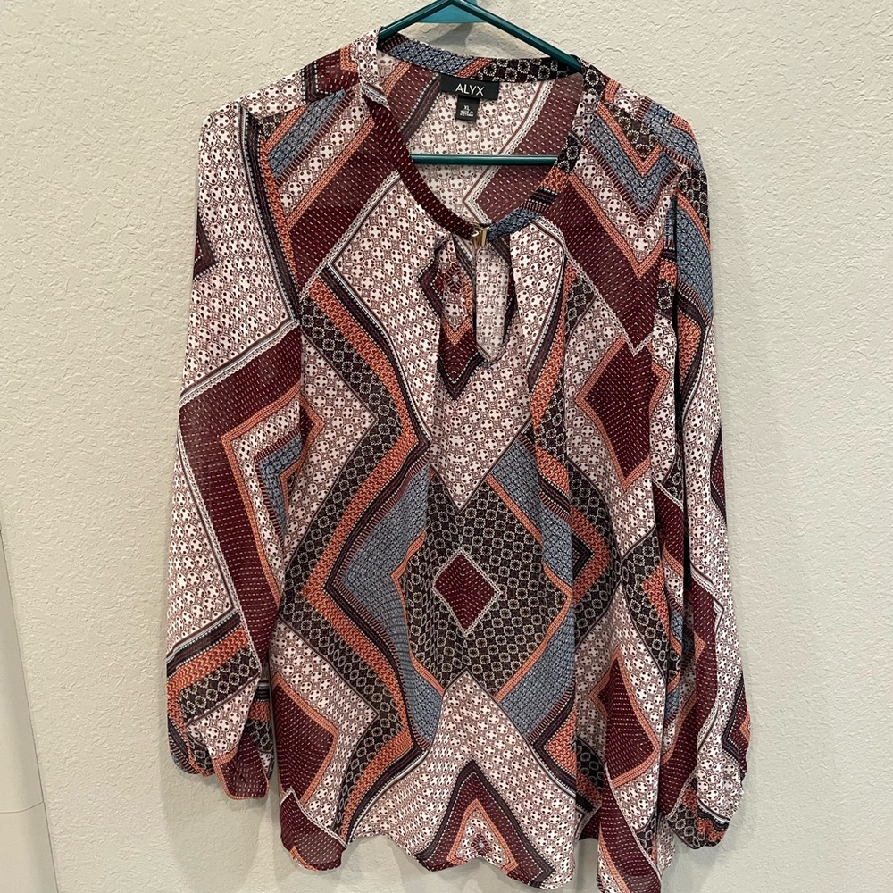 EUC women’s boho XL blouse. V neck with gold clasp. Used for a 60s theme outfit